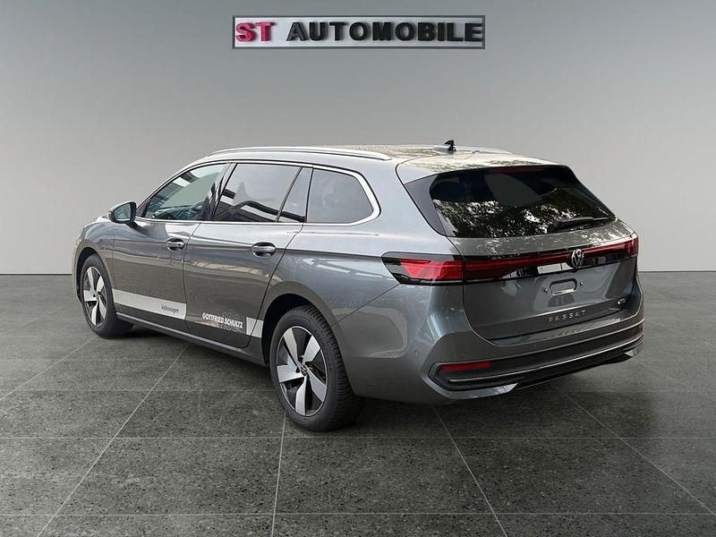 Gebraucht VW Passat Business 150 PS (110 kW) 2025 Grau Kombi