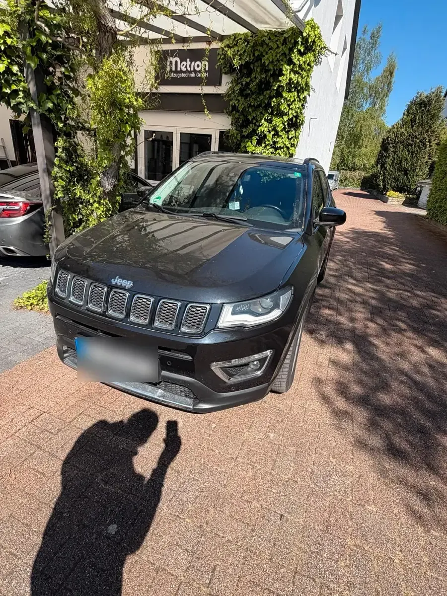 Gebraucht Jeep Compass Limited 150 PS (110 kW) 2021 Schwarz SUV