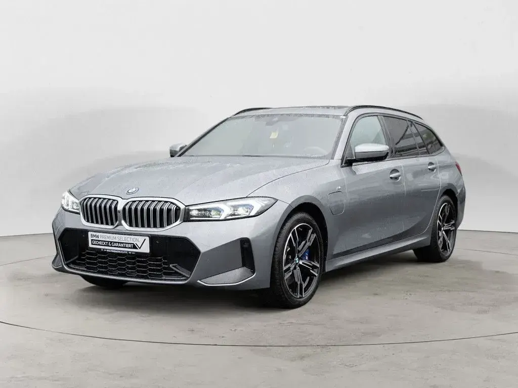 Gebraucht BMW 330 M Sport 292 PS (214 kW) 2025 Grau Kombi