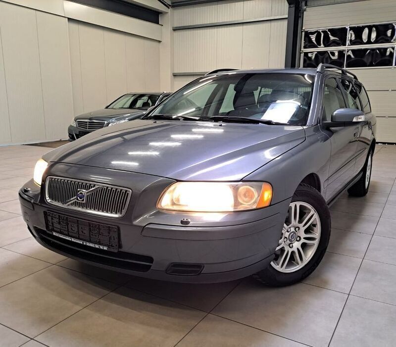 Grau Gebraucht 2006 Volvo V70 Kinetic Kombi | 3.490 € (Teuer) - Bild 1/4