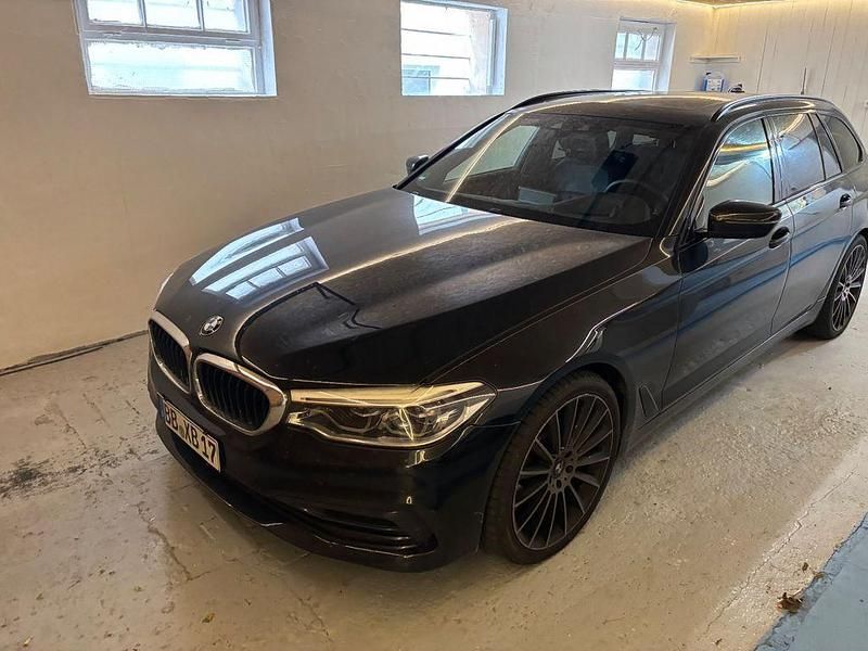 Schwarz Gebraucht 2018 BMW 530 Comfort Edition Kombi | 27.700 € (Guter Preis) - Bild 1/4