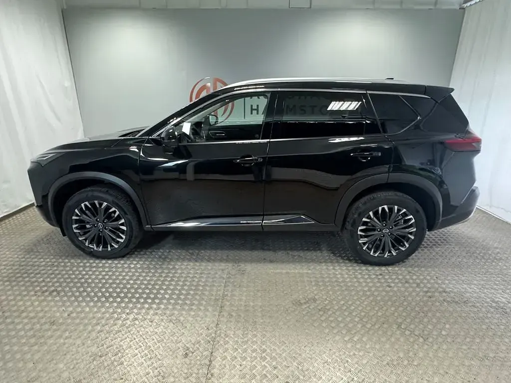 Neu Nissan X-Trail 360º 163 PS (119 kW) 2026 Schwarz SUV