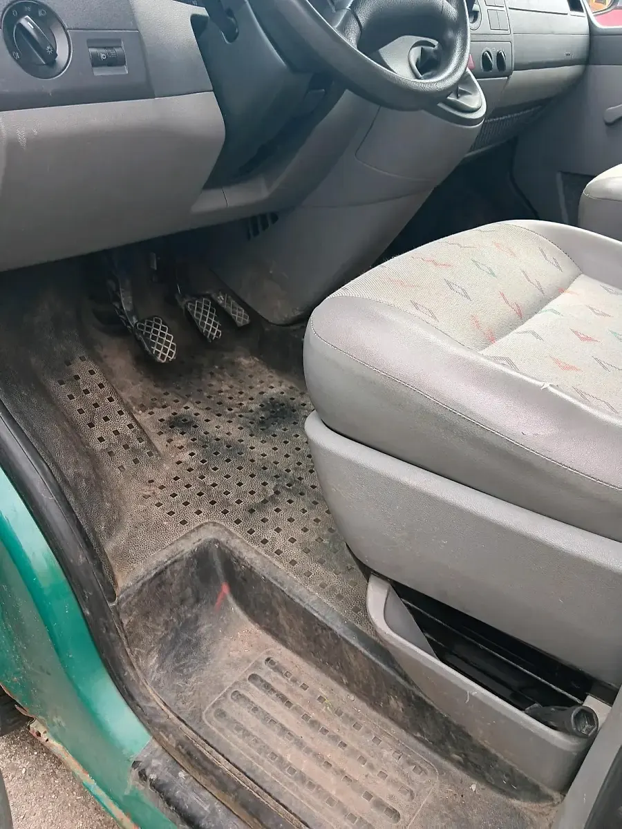 Używany VW Caravelle 131 KM (96 kW) 2005 Szary Van