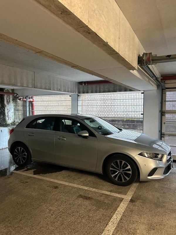 Gebraucht Mercedes A180 116 PS (85 kW) 2022 Grau Limousine