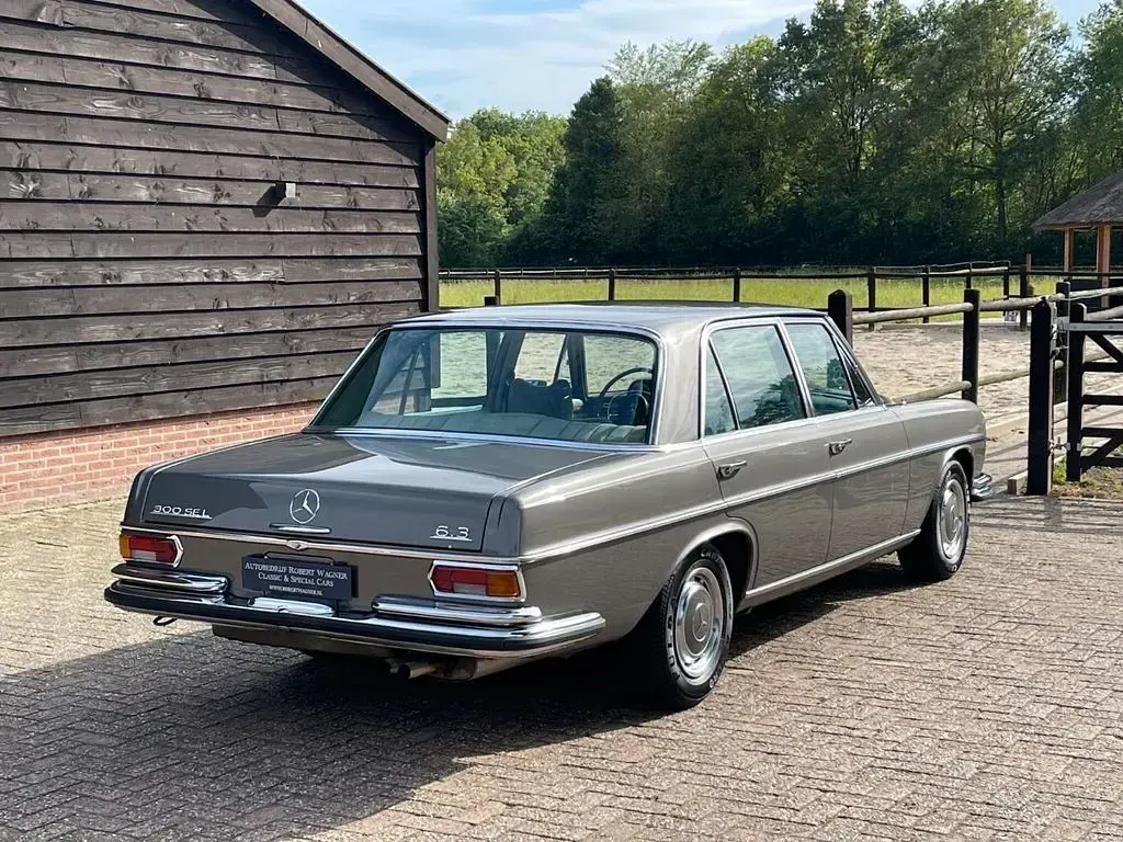 Gebraucht Mercedes 300 250 PS (183 kW) 1970 Grau Limousine