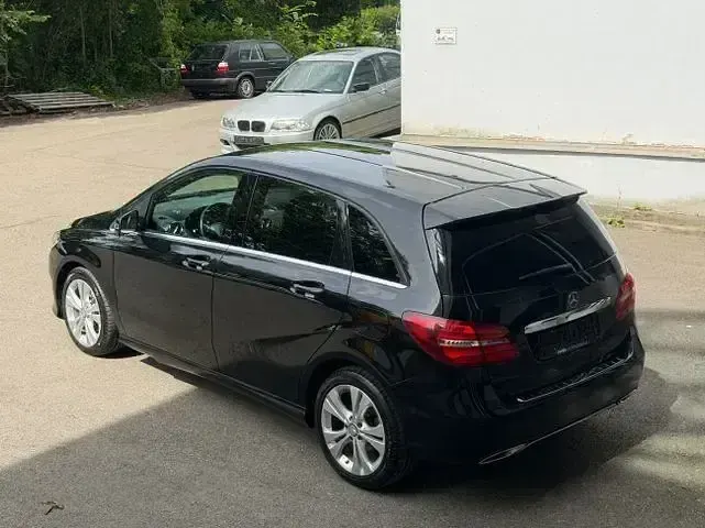 Gebraucht Mercedes B200 Urban 136 PS (100 kW) 2016 Andere Kleinwagen