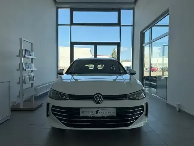 Gebraucht VW Passat Business 150 PS (110 kW) 2025 Weiß Kombi