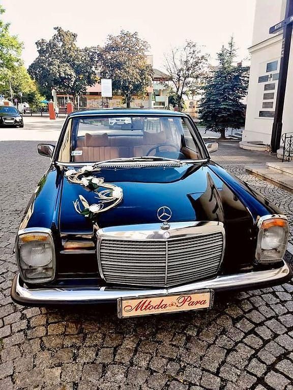 Schwarz Gebraucht 1976 Mercedes W114 Limousine | 12.500 € - Bild 1/4
