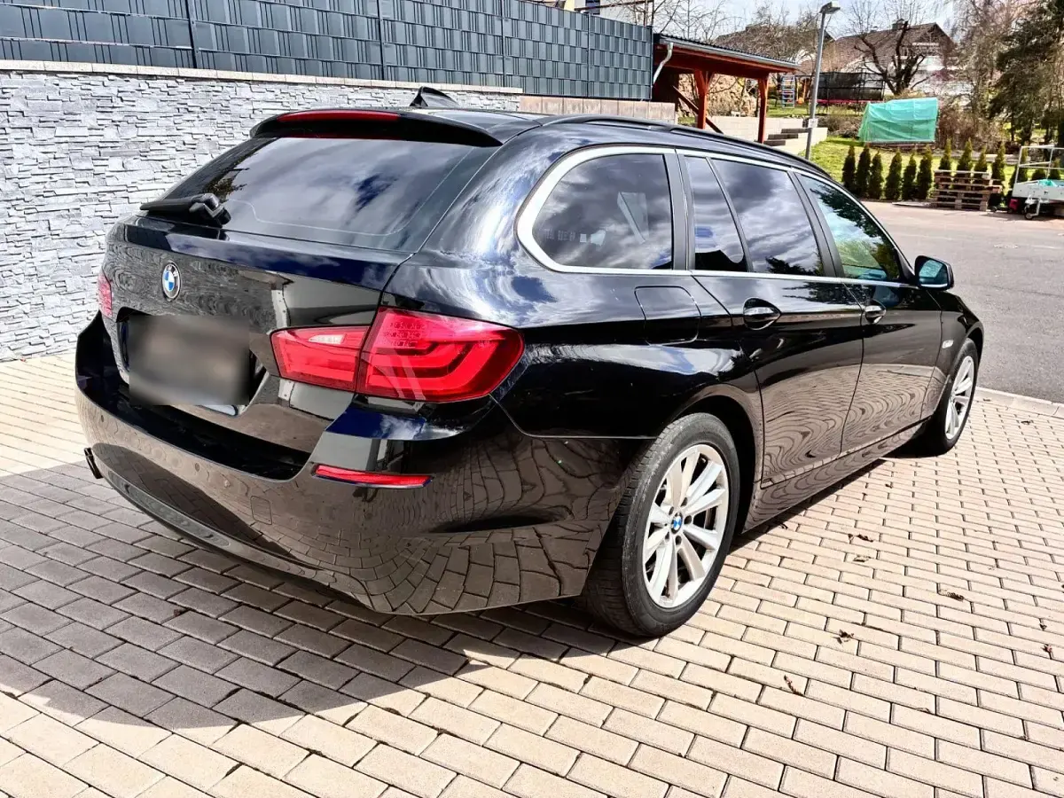 Gebraucht BMW 520 184 PS (135 kW) 2012 Schwarz Kombi