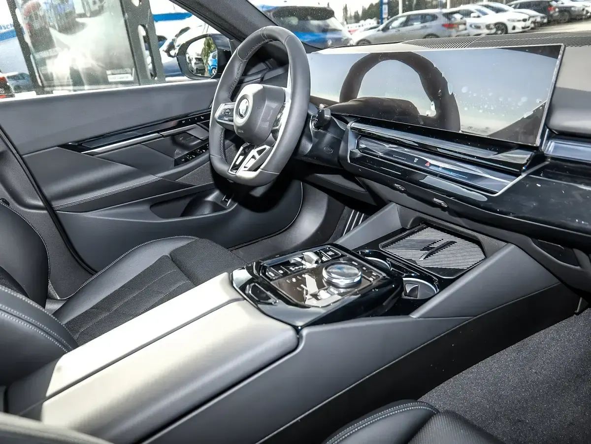 Neu BMW 520 M Sport 197 PS (144 kW) 2026 Schwarz Limousine