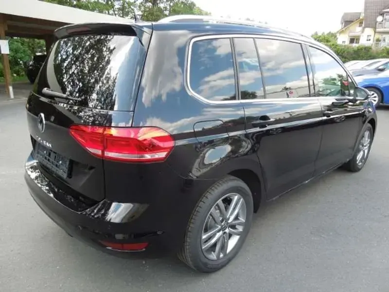 Gebraucht VW Touran 150 PS (110 kW) 2026 Grenadillschwarz Van / Kleinbus