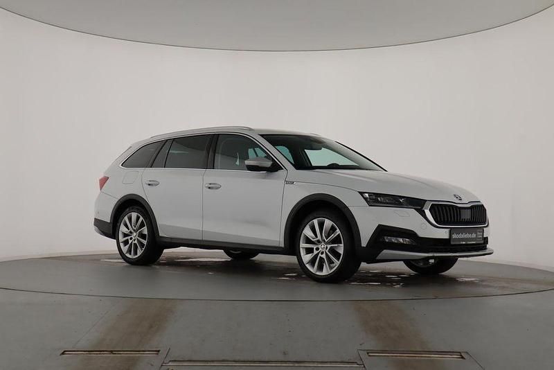 Gebraucht Skoda Octavia 200 PS (147 kW) 2021 Moonweiss metallic Kombi