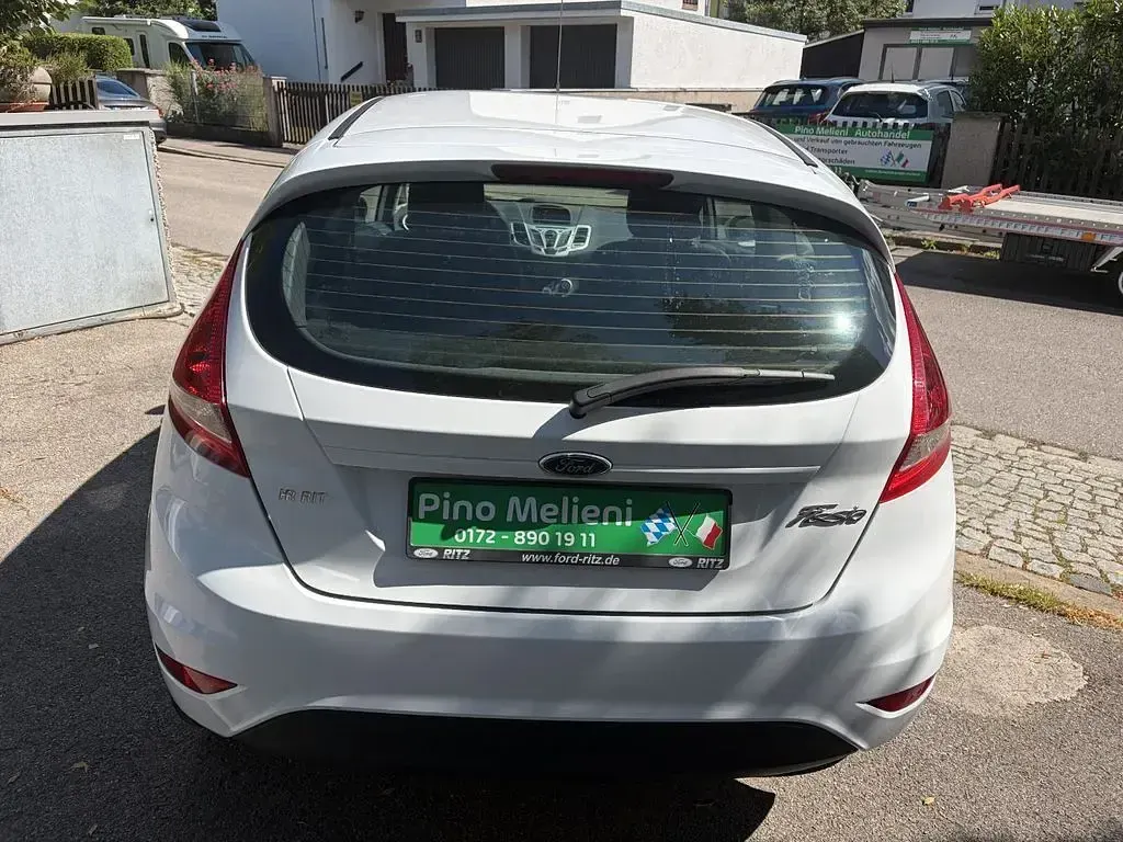 Gebraucht Ford Fiesta Champions Edition 60 PS (44 kW) 2012 Frozen white Kleinwagen