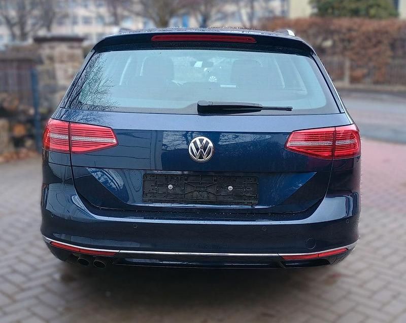 Gebraucht VW Passat Highline 179 PS (131 kW) 2016 Blau Kombi