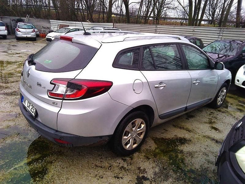 Gebraucht Renault Mégane III Expression 106 PS (77 kW) 2012 Silber Limousine