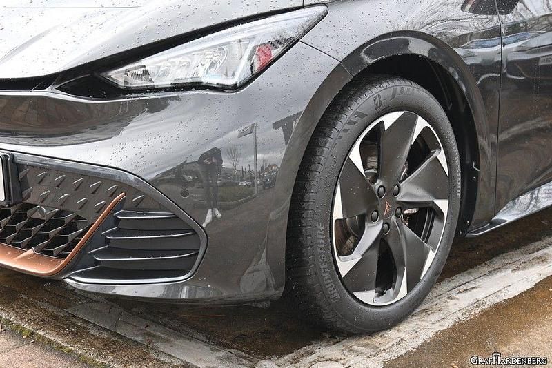 Grau Gebraucht 2023 Cupra Born Kleinwagen | 25.690 € (Fairer Preis) - Bild 1/2