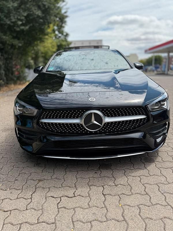 Schwarz Gebraucht 2023 Mercedes CLA220 Shooting Brake AMG Kombi | 37.899 € (Teuer) - Bild 1/4