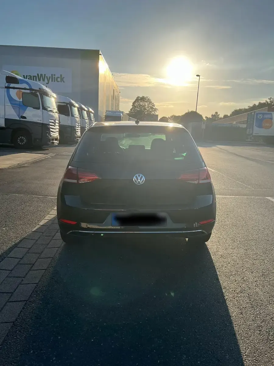 Gebraucht VW Golf VII Edition 116 PS (85 kW) 2017 Schwarz Limousine