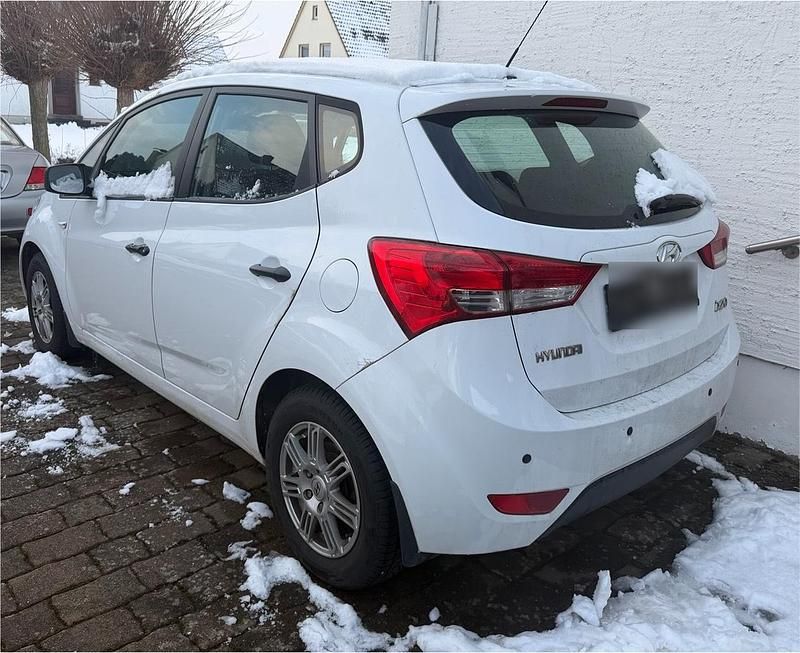 Gebraucht Hyundai ix20 90 PS (66 kW) 2012 Weiß Kleinwagen