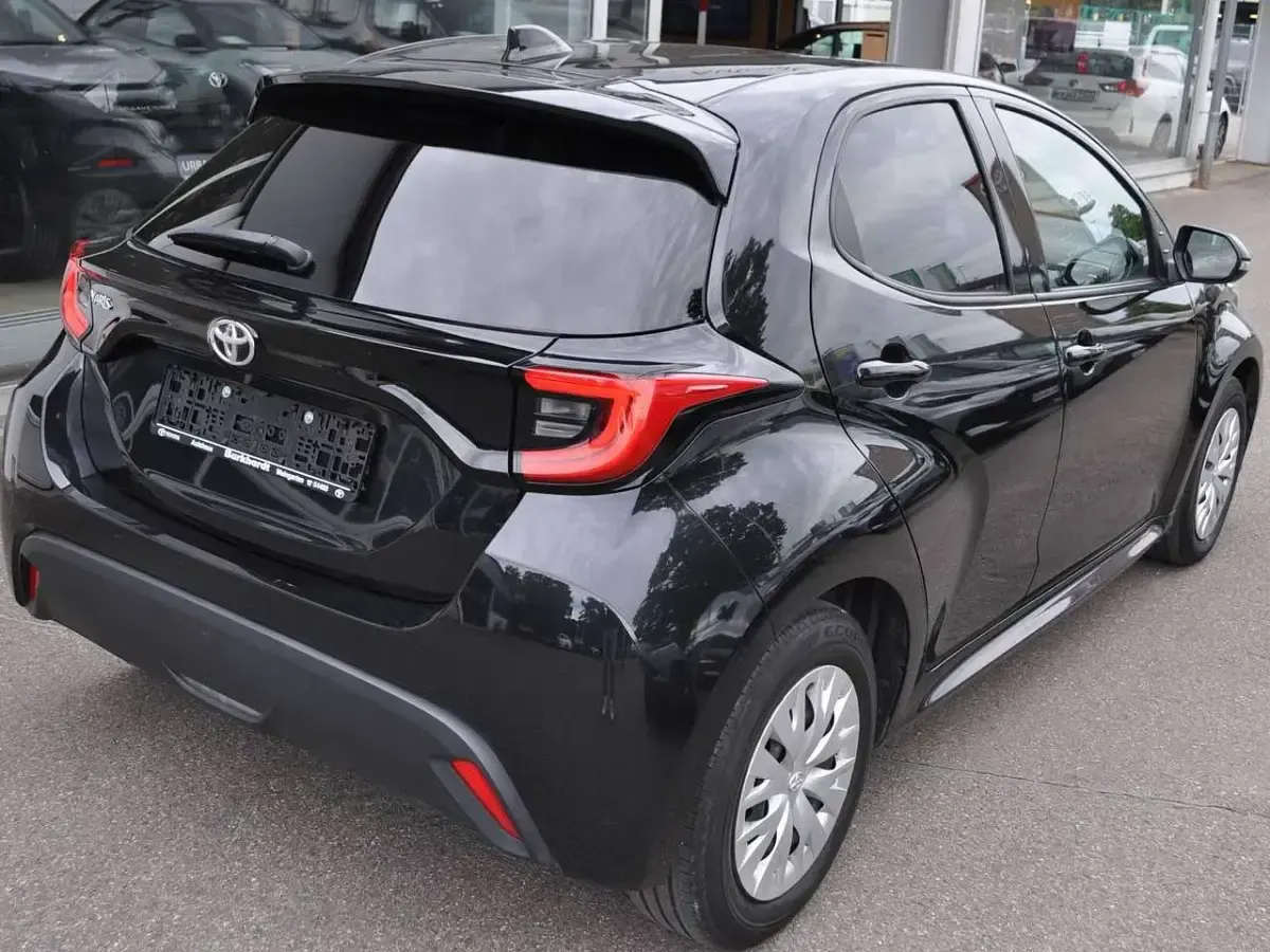 Gebraucht Toyota Yaris 125 PS (91 kW) 2021 Black mica Kleinwagen