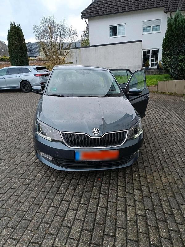 Gebraucht Skoda Fabia 60 PS (44 kW) 2015 Grau Kleinwagen