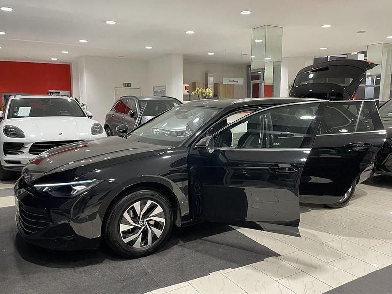 Gebraucht VW Passat IQ Drive 122 PS (89 kW) 2024 Schwarz Limousine