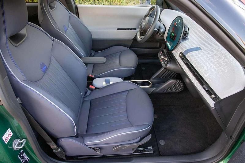 Gebraucht Mini Cooper Favoured 135 kW (184 PS) 2024 British racing green metallic Kleinwagen