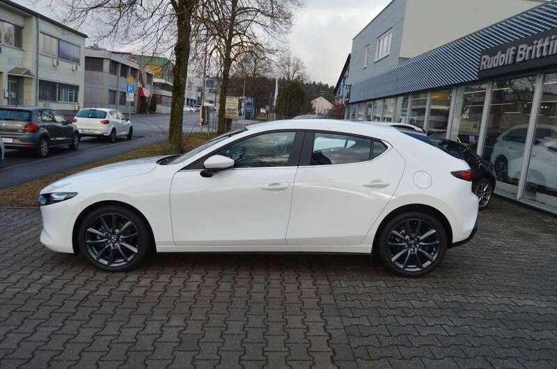 Gebraucht Mazda 3 Center-Line 140 PS (102 kW) 2025 Arctic white Limousine