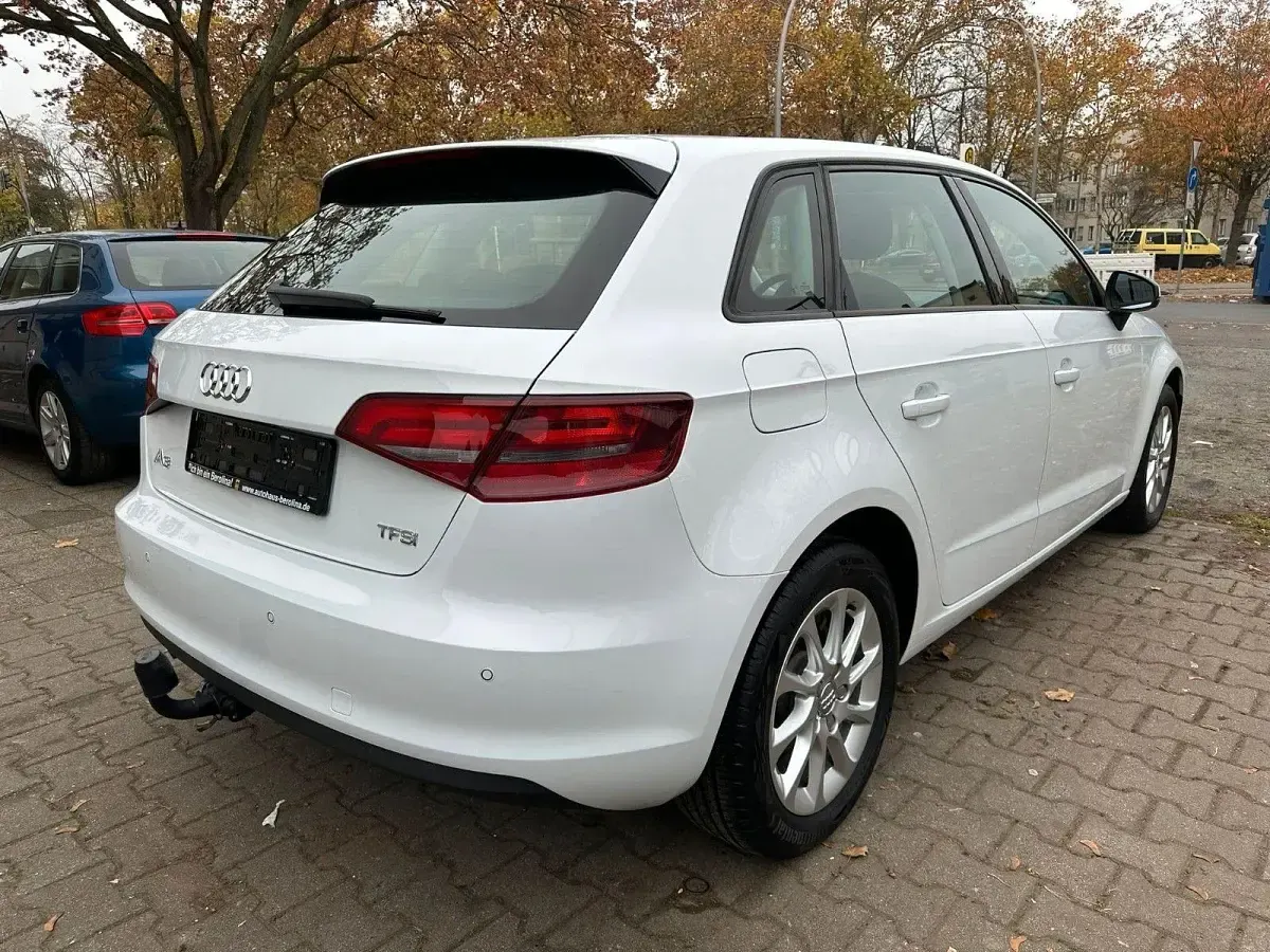 Używany Audi A3 Attraction 110 KM (80 kW) 2015 Biały Sedan/Limuzyna
