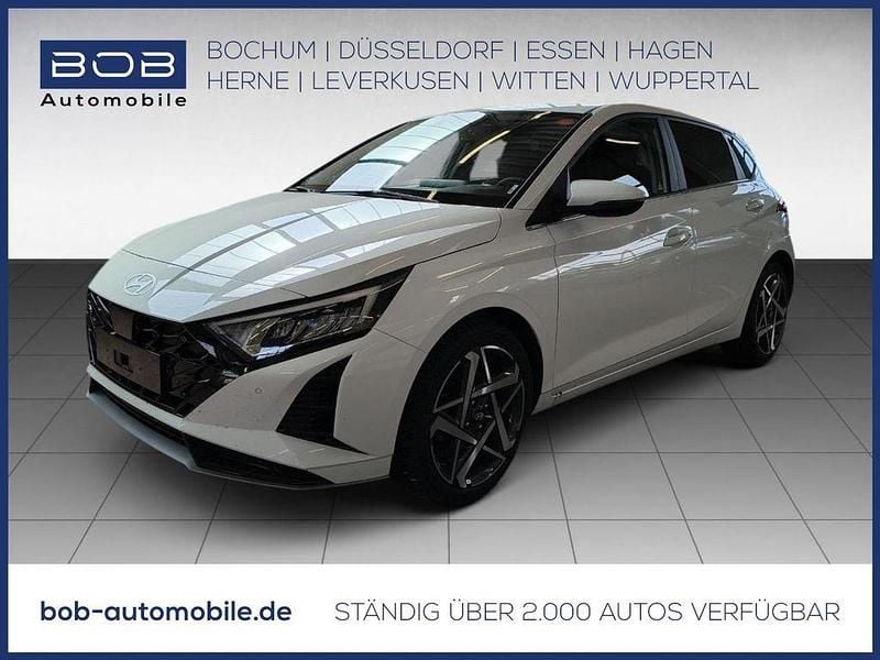 Atlas white (weiß) Gebraucht 2024 Hyundai i20 Prime Limousine | 20.450 € (Fairer Preis) - Bild 1/3