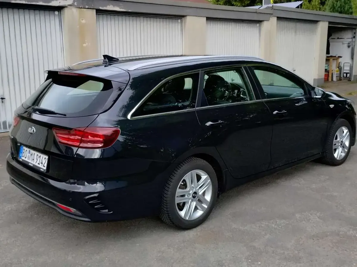 Gebraucht Kia Ceed Spirit 140 PS (102 kW) 2019 Schwarz Kleinwagen