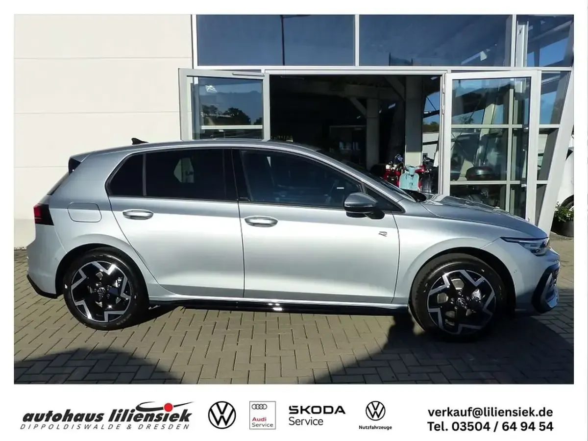 Gebraucht VW Golf VIII R-line 150 PS (110 kW) 2025 Silber Limousine