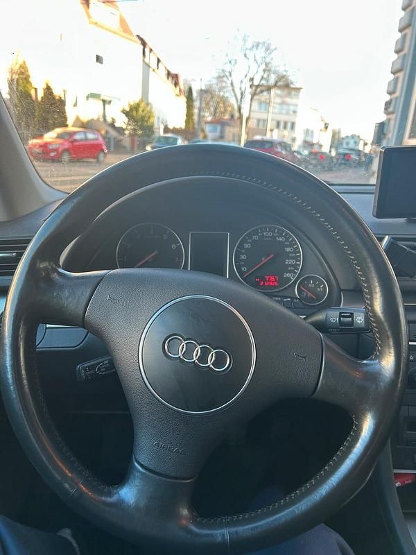 Gebraucht Audi A4 131 PS (96 kW) 2005 Silber Kleinwagen