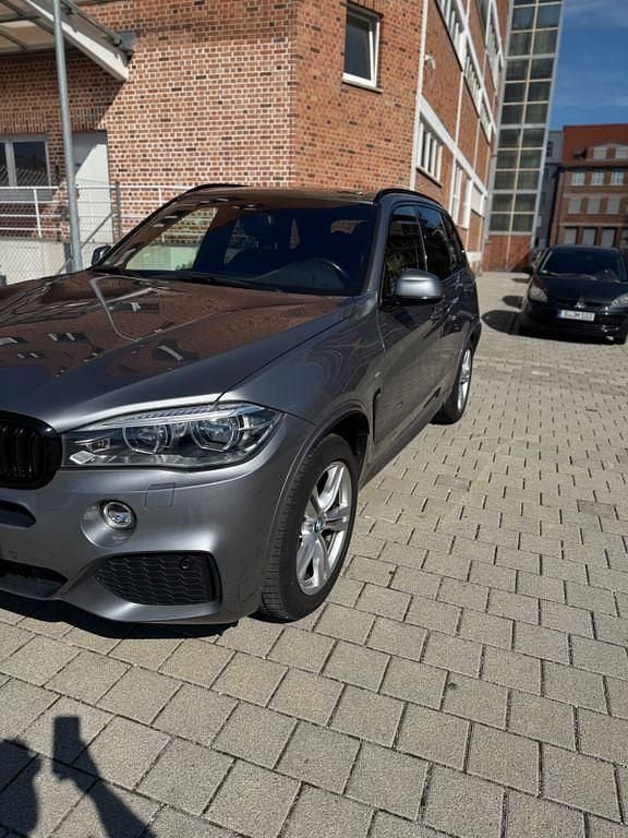 Grau Gebraucht 2018 BMW X5 M Sport SUV | 27.000 € (Superpreis) - Bild 1/4
