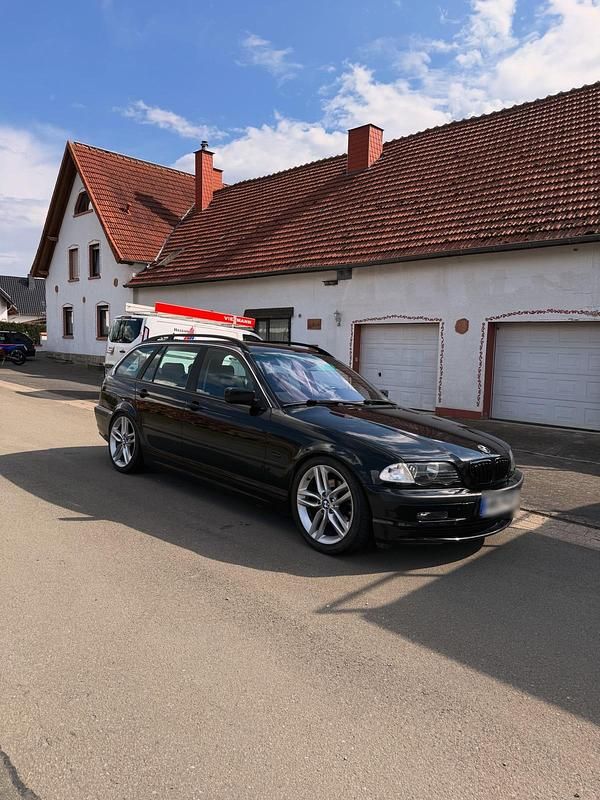 Gebraucht BMW 320 170 PS (125 kW) 2001 Schwarz Kombi
