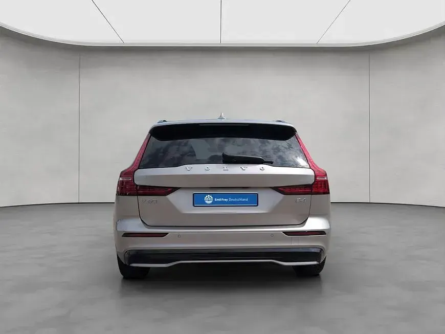 Gebraucht Volvo V60 145 PS (106 kW) 2025 Kombi