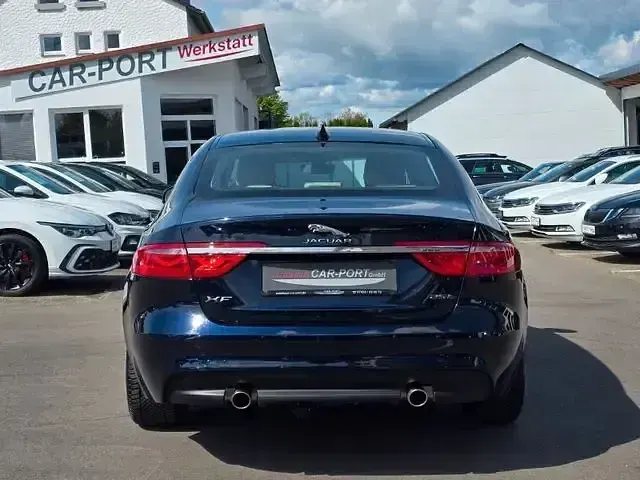 Gebraucht Jaguar XF 250 PS (183 kW) 2021 Blau Limousine