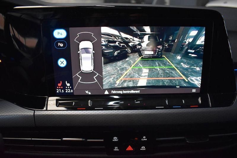 Gebraucht VW Golf VIII Active 150 PS (110 kW) 2022 Schwarz Limousine