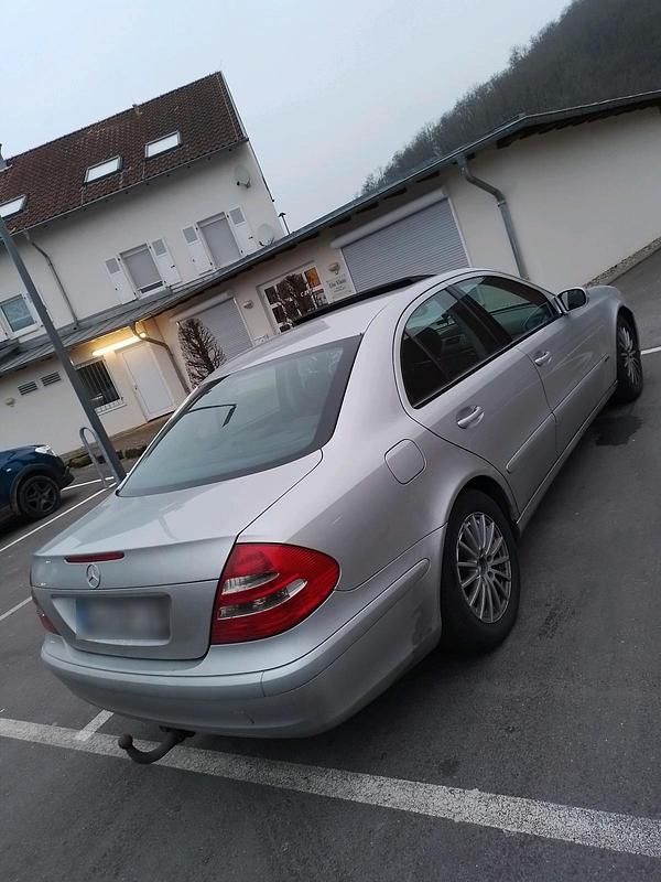 Second-hand Mercedes E220 150 CP (110 kW) 2002 Gri Berlinǎ