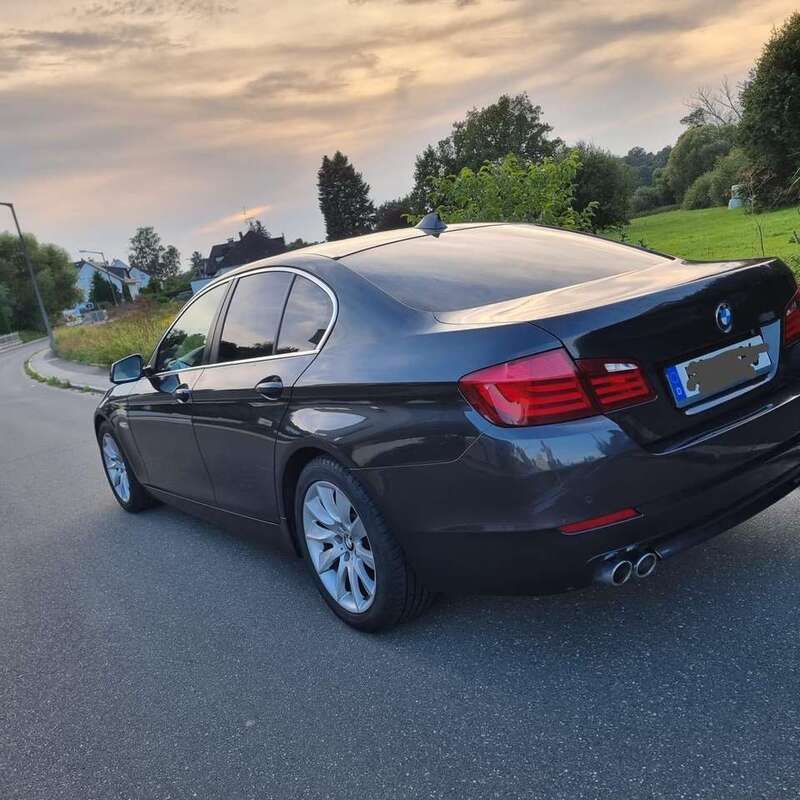 Schwarz Gebraucht 2012 BMW 520 Efficient Dynamics Limousine | 11.300 € (Fairer Preis) - Bild 1/4