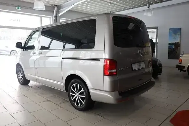 Używany VW Multivan Highline 179 KM (131 kW) 2015 Beżowy Minivan