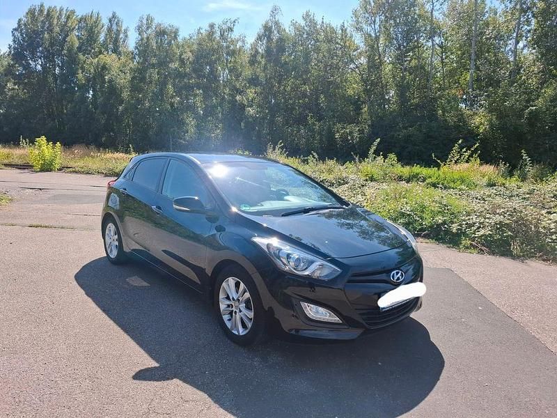 Schwarz Gebraucht 2012 Hyundai i30 Trend Limousine | 6.000 € (Fairer Preis) - Bild 1/4