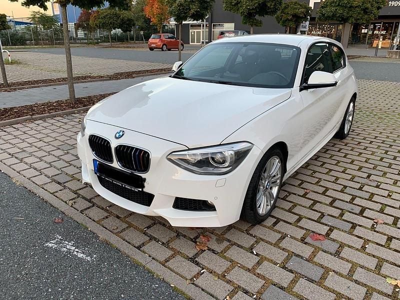 Weiß Gebraucht 2012 BMW 116 M Sport Kleinwagen | 5.590 € (Guter Preis) - Bild 1/4