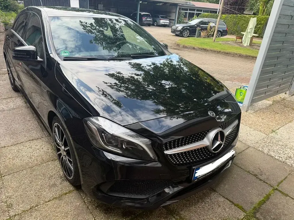 Gebraucht Mercedes A180 Edition 122 PS (89 kW) 2018 Schwarz Limousine