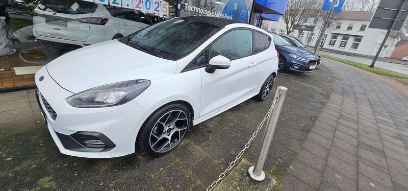 Weiß Gebraucht 2020 Ford Fiesta ST Kleinwagen | 18.990 € (Fairer Preis) - Bild 1/4