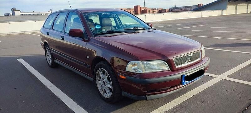 Gebraucht Volvo V40 122 PS (89 kW) 1998 Rot Kombi