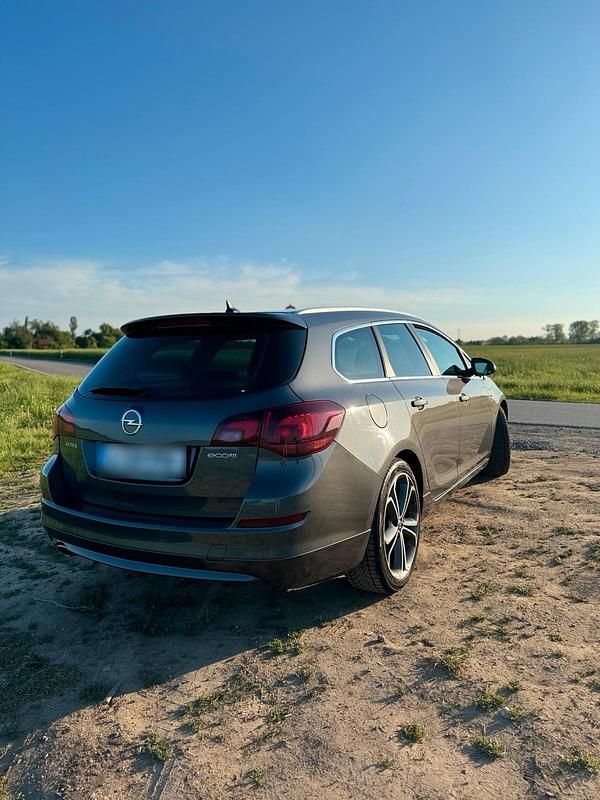 Gebraucht Opel Astra 162 PS (119 kW) 2012 Grau Kombi