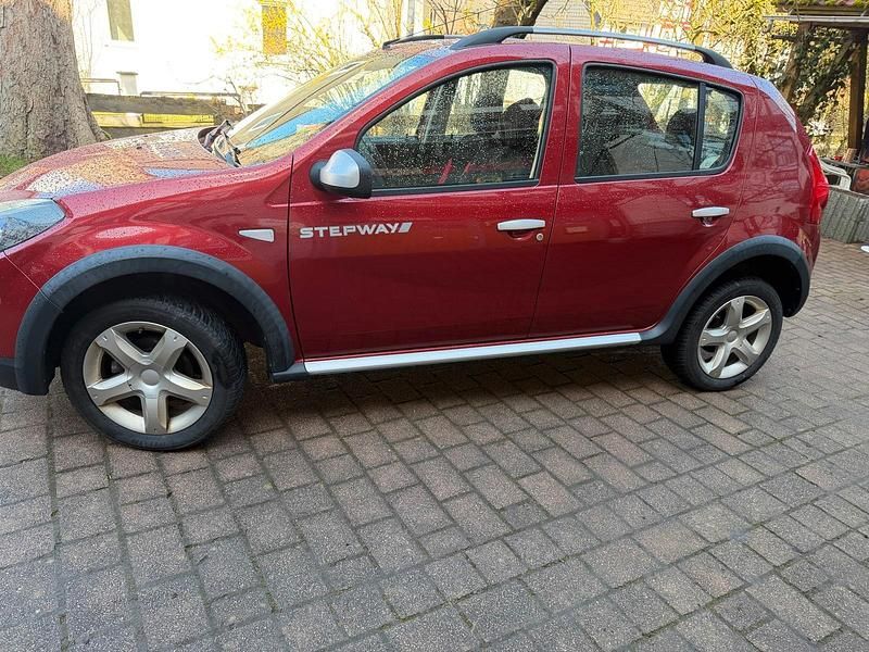 Gebraucht Dacia Sandero Stepway 85 PS (62 kW) 2012 Rot Limousine