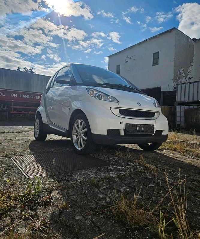 Weiß Gebraucht 2012 Smart ForTwo Coupé Kleinwagen | 3.500 € (Fairer Preis) - Bild 1/4
