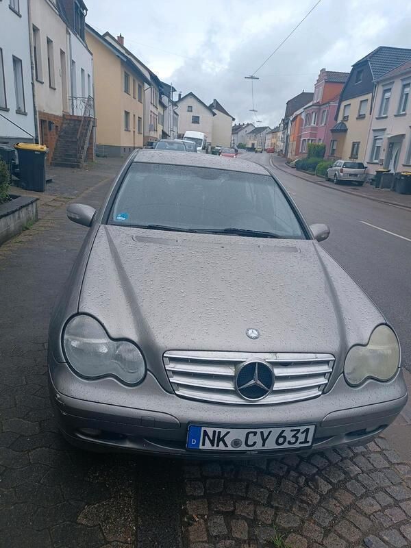 Silber Gebraucht 2003 Mercedes C180 Limousine | 1.700 € (Fairer Preis) - Bild 1/4